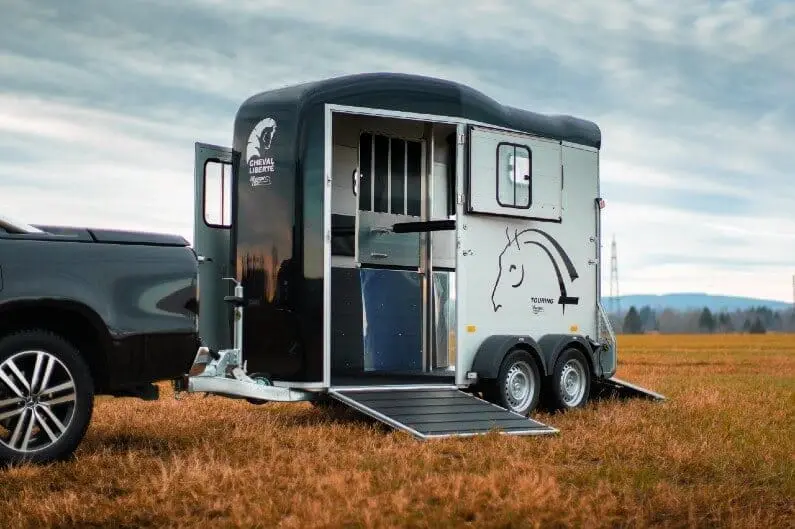 Cheval-Liberte-Touring-Country-frontutlasting