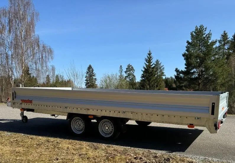 multifunksjonell varenhenger som kan brukes som bilhenger, og som varetransport.