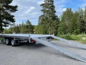 Tilhenger som kan brukes som en varehenger, biltilhenger og maskinhenger. Kjøpes hos Henger og Brakkespesialisten i Trondheim