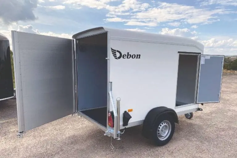 Debon-C255-med-apne-dorer-768x511