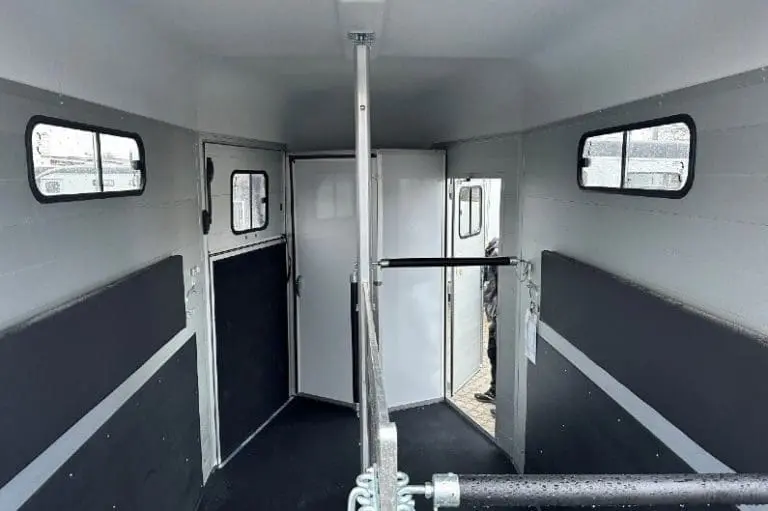 Cheval-Liberte-XL-innside-1-768x511